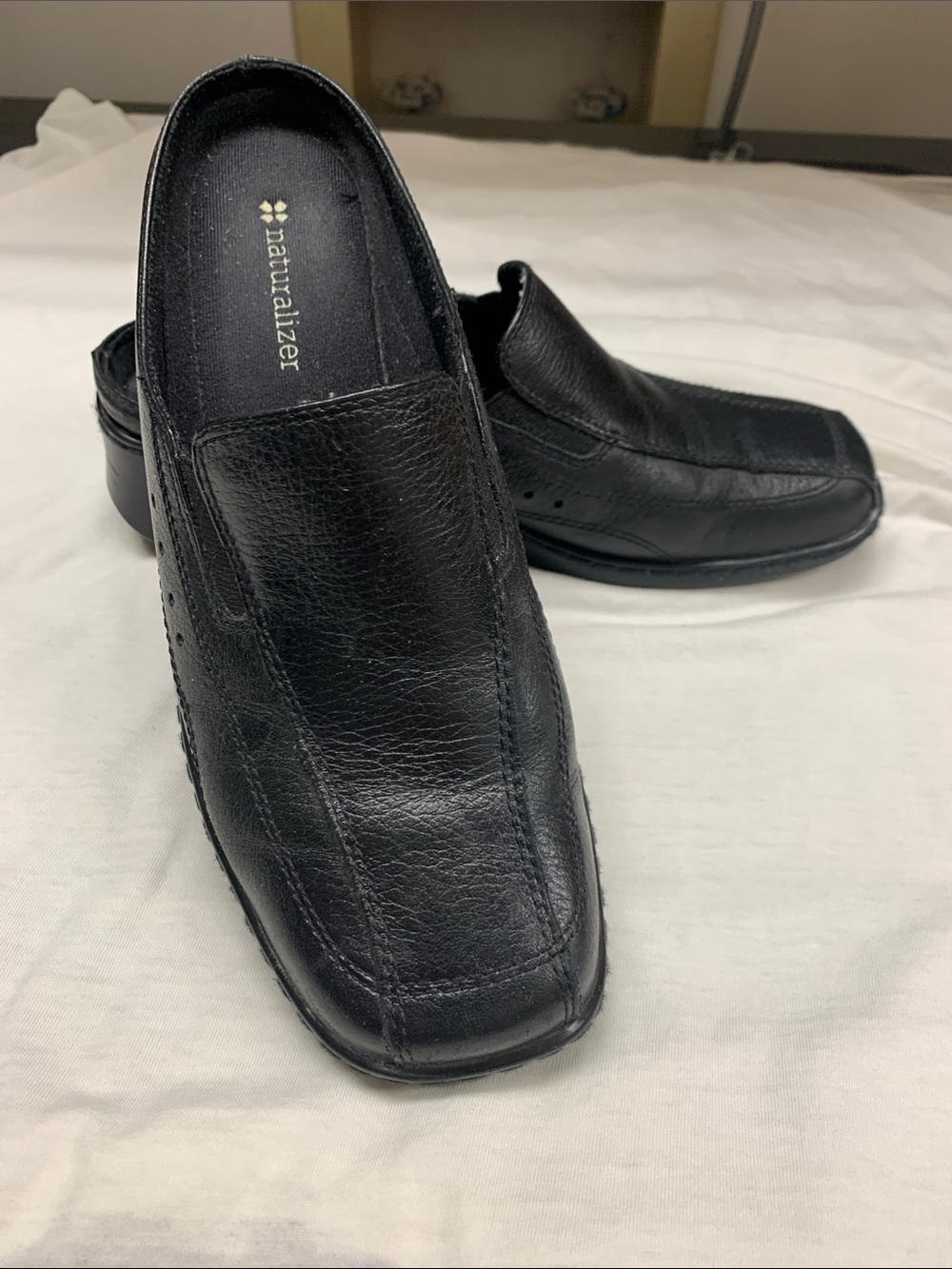 Women’s Naturalizer Black Leather Slip-On Loafers 6M